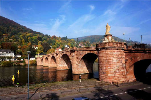 德國(guó)交通方式為德國(guó)每年帶來(lái)近1500億美元的負(fù)擔(dān)