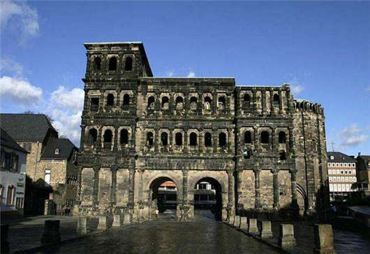 醫(yī)療保障，衛(wèi)生保健與健康保險(xiǎn)